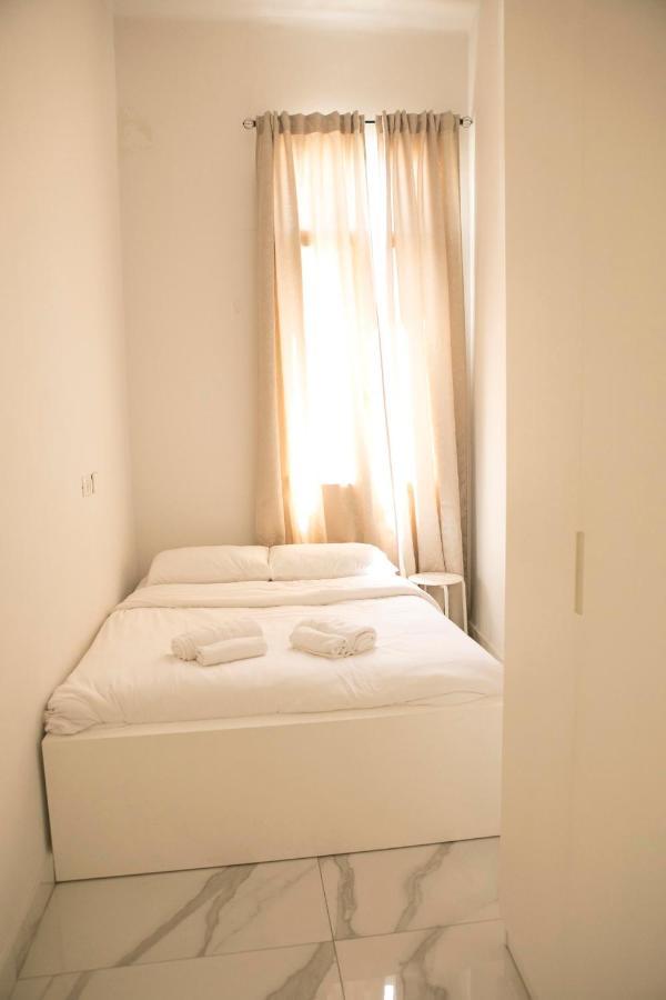 Bauhaus Stylish Apartments - By Bookiz Tel-Aviv Extérieur photo
