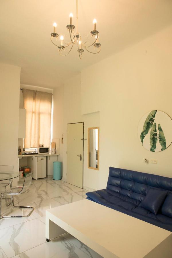 Bauhaus Stylish Apartments - By Bookiz Tel-Aviv Extérieur photo