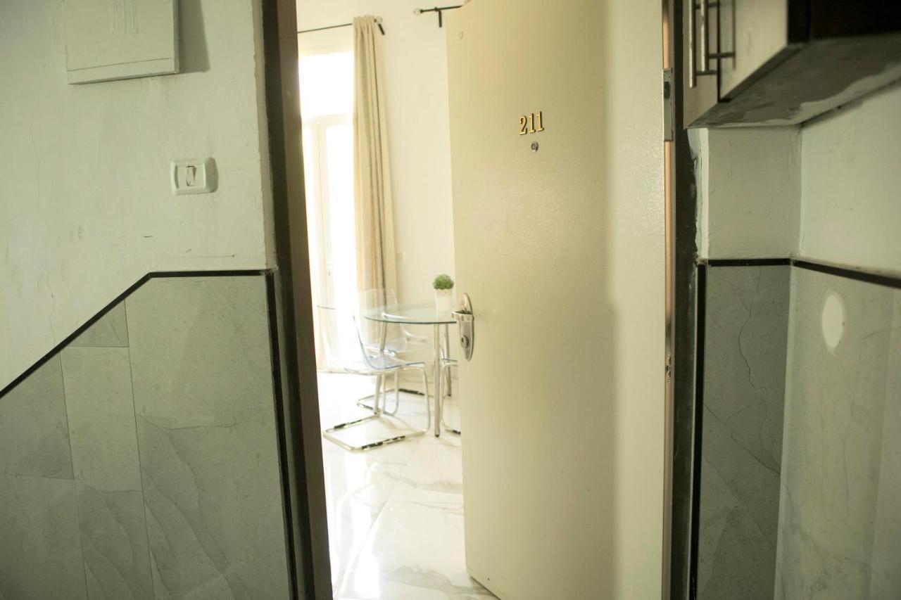 Bauhaus Stylish Apartments - By Bookiz Tel-Aviv Extérieur photo