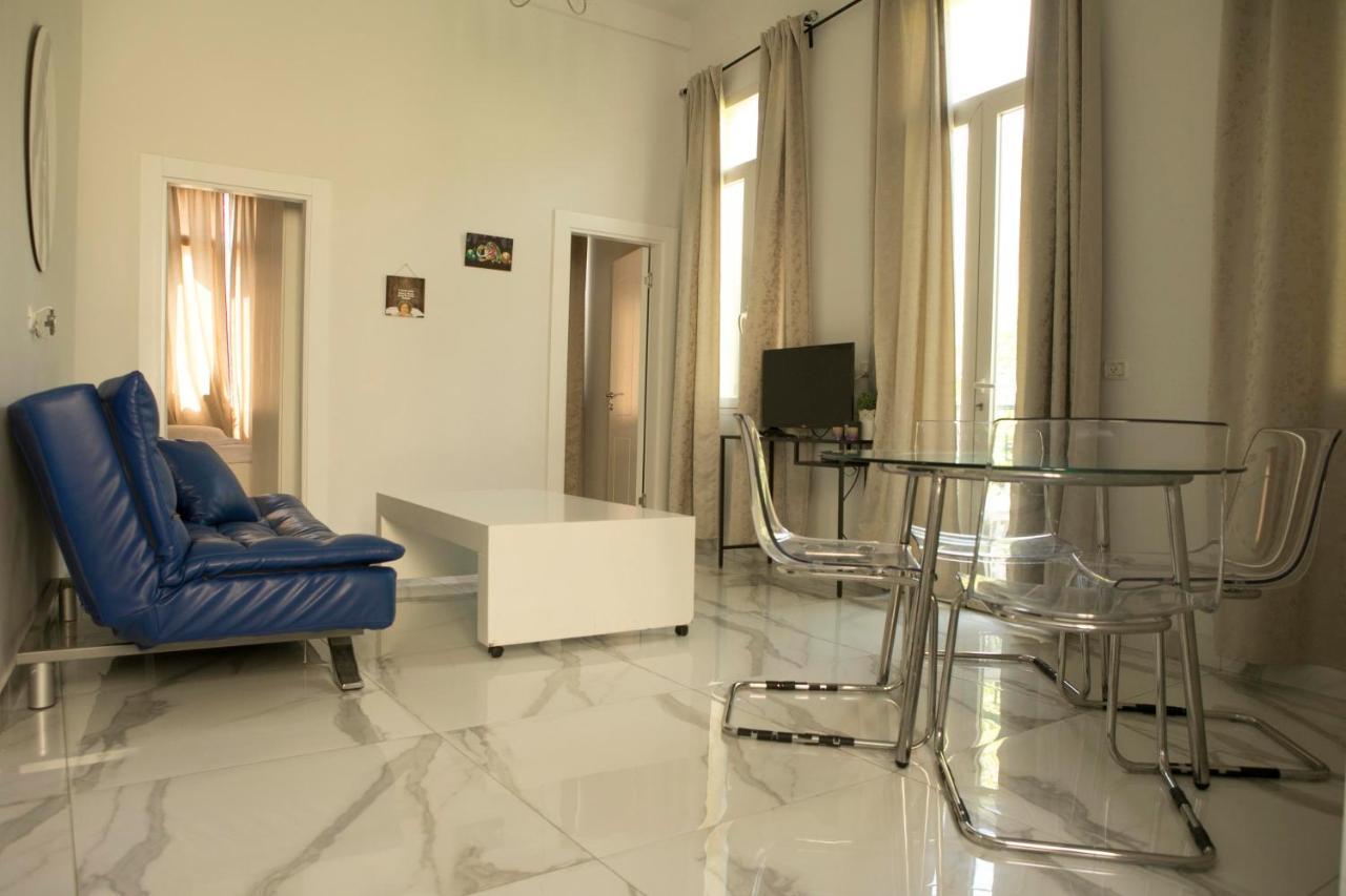 Bauhaus Stylish Apartments - By Bookiz Tel-Aviv Extérieur photo
